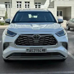 Toyota Highlander 2021