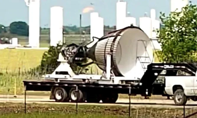 Wakuumly Raptor 3 hereketlendirijisi ilkinji gezek SpaceX-iň synag meýdançasynda görüldi
