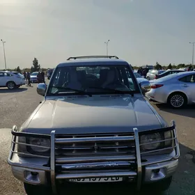 Mitsubishi Montero 1999