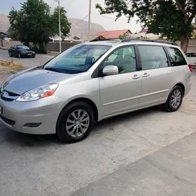Toyota Sienna 2008