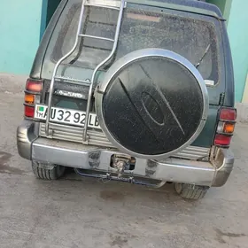 Mitsubishi Pajero 1993