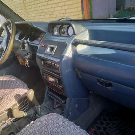 Mitsubishi Pajero 1992