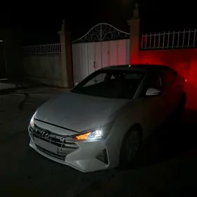 Hyundai Elantra 2019