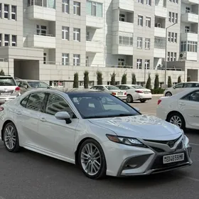 Toyota Camry 2019