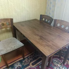 кухонный стол и 3 стула