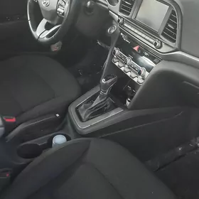 Hyundai Elantra 2019