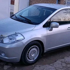Nissan Versa 2012