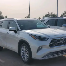 Toyota Highlander 2021