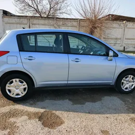 Nissan Tiida 2011