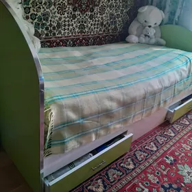 Кровать