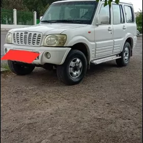 Mitsubishi Pajero 2004