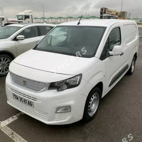 Toyota Hiace 2019