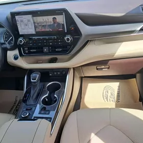 Toyota Highlander 2021