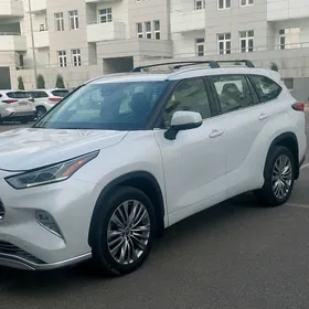 Toyota Highlander 2021
