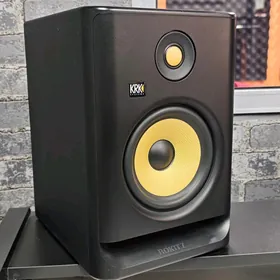 Studio kolonka KRK Rokit 7