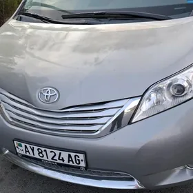 sienna is (taxi)