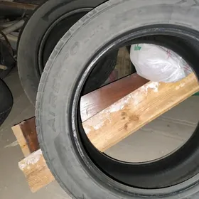 235/55 R19