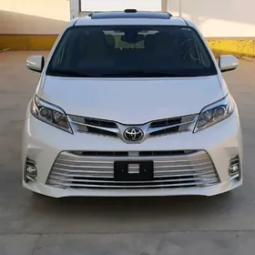 Toyota Sienna 2019