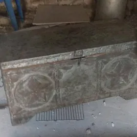 старинный сундук