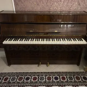 pianino petrof