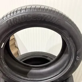 Bridgestone 235/55/R20