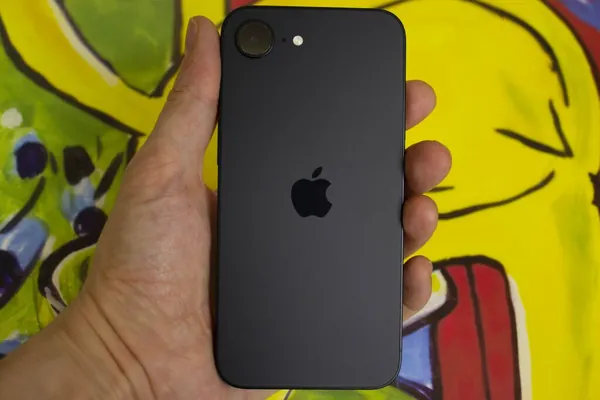 Бюджетный iPhone 16e оказался популярнее флагманского iPhone 16 Pro
