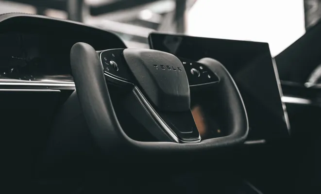 Tesla добавила в свое мобильное приложение функцию защиты детей