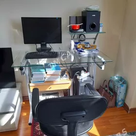 Kompýuternyý stol