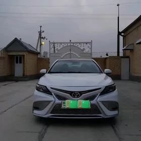 Toyota Camry 2021