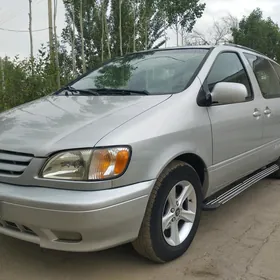 Toyota Sienna 2002