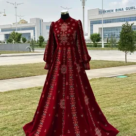 25. Maya gyzyl koynek