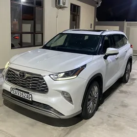 Toyota Highlander 2022