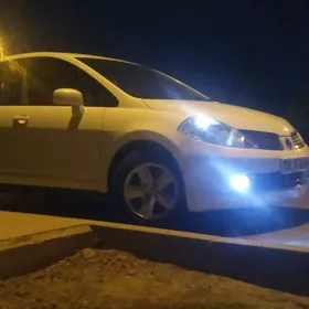 Nissan Tiida 2008