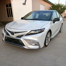 Toyota Camry 2021