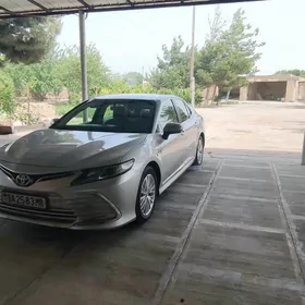 Toyota Camry Hybrid 2021