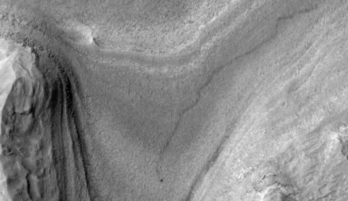 Curiosity Mars roweri Gyzyl planetada hereket edip barýan wagty ilkinji gezek orbitadan surata düşürildi