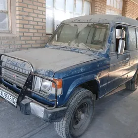 Mitsubishi Pajero 1993