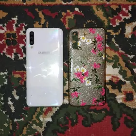 Samsung A50.   4/64