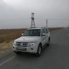 Mitsubishi Pajero 2013