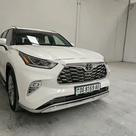 Toyota Highlander 2021