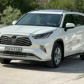 Toyota Highlander 2021