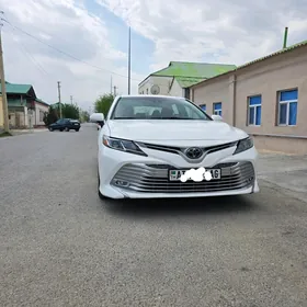 Toyota Camry 2019