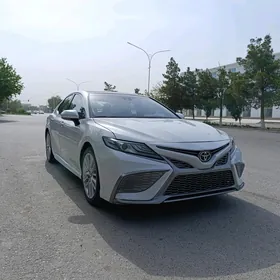 Toyota Camry 2021