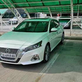 Nissan Altima 2020