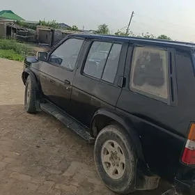 Nissan Pathfinder 1995