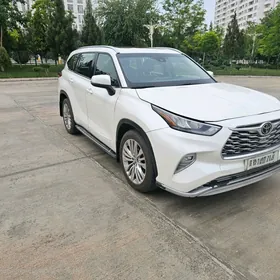 Toyota Highlander 2021