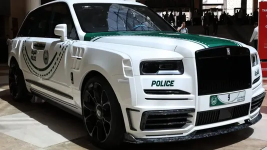 Дубайская полиция будет патрулировать улицы на эксклюзивном Rolls-Royce Cullinan от Mansory