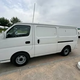 Nissan Urvan 2012