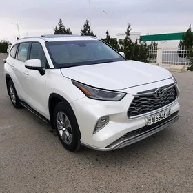 Toyota Highlander 2021