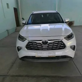 Toyota Highlander 2021